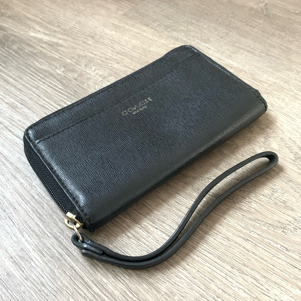 COACH✨Black Saffiano Leather Peyton Zip Around Wrist Wallet